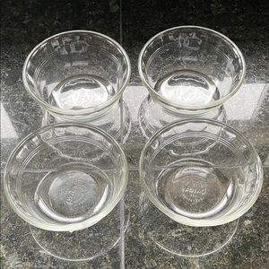 Set of 4 vintage Pyrex Bowls